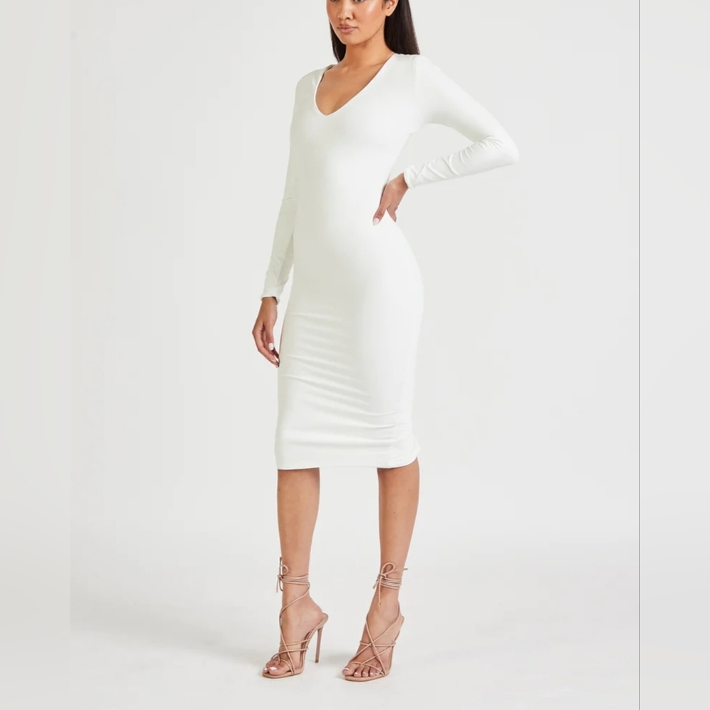 Because of Alice (BOA) Long Sleeve V Neck Midi Dress